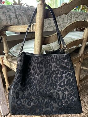 Excellent Condition Coach Madison Phoebe Leather and Leopard Print Shoulder Bag